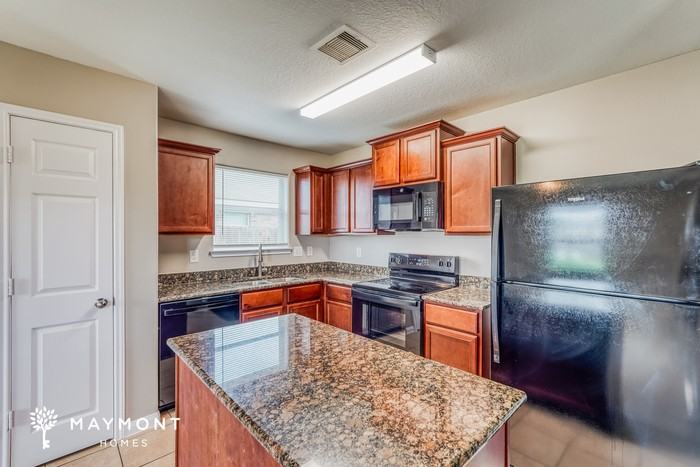 4810 Tulip Trail Ln - Photo 5 of 14