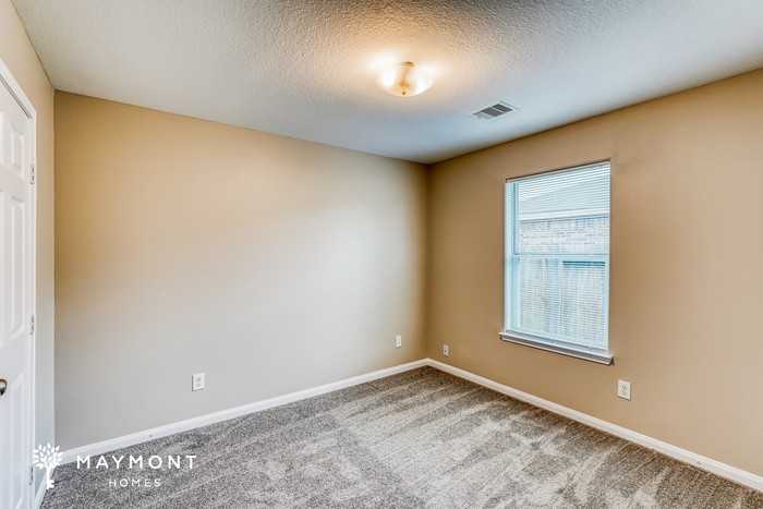 4810 Tulip Trail Ln - Photo 6 of 14