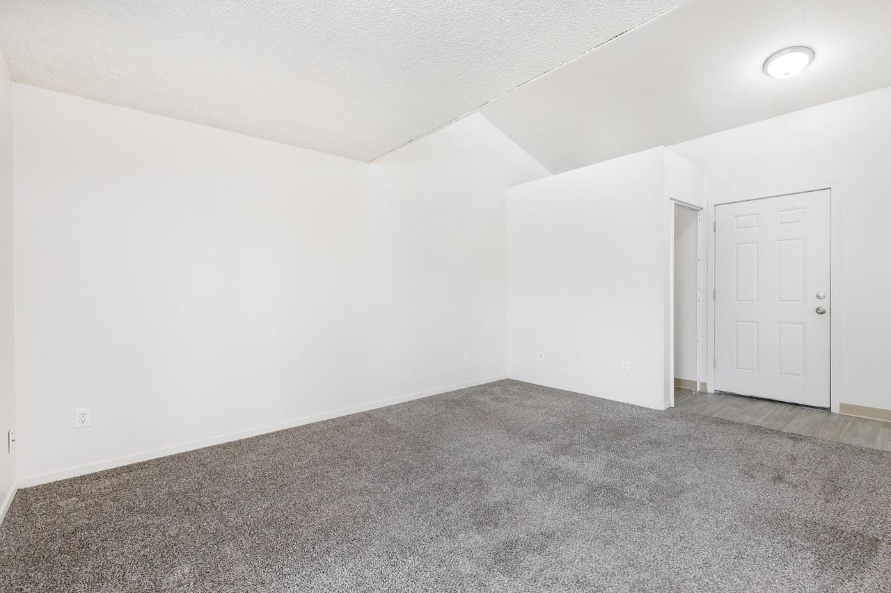 Fairway Downs - Photo 4 of 31