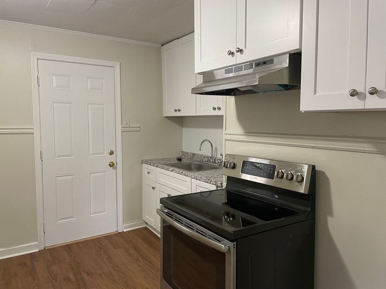 1020 Willard St - Photo 2 of 12