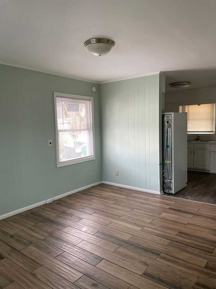 1802 Waldo St - Photo 3 of 15