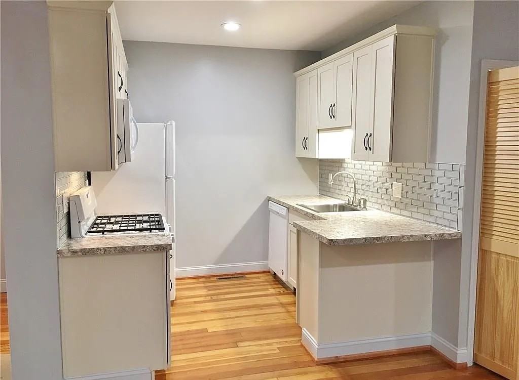 449 Franklin St - Photo 5 of 11