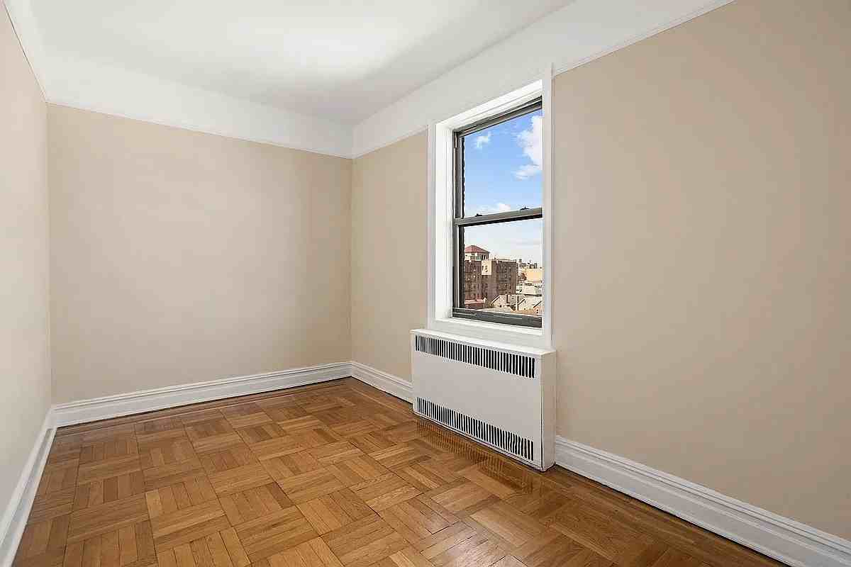 3530 73Rd St - Photo 5 of 8