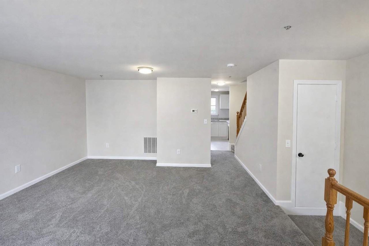 5605 Larson Ct - Photo 5 of 11