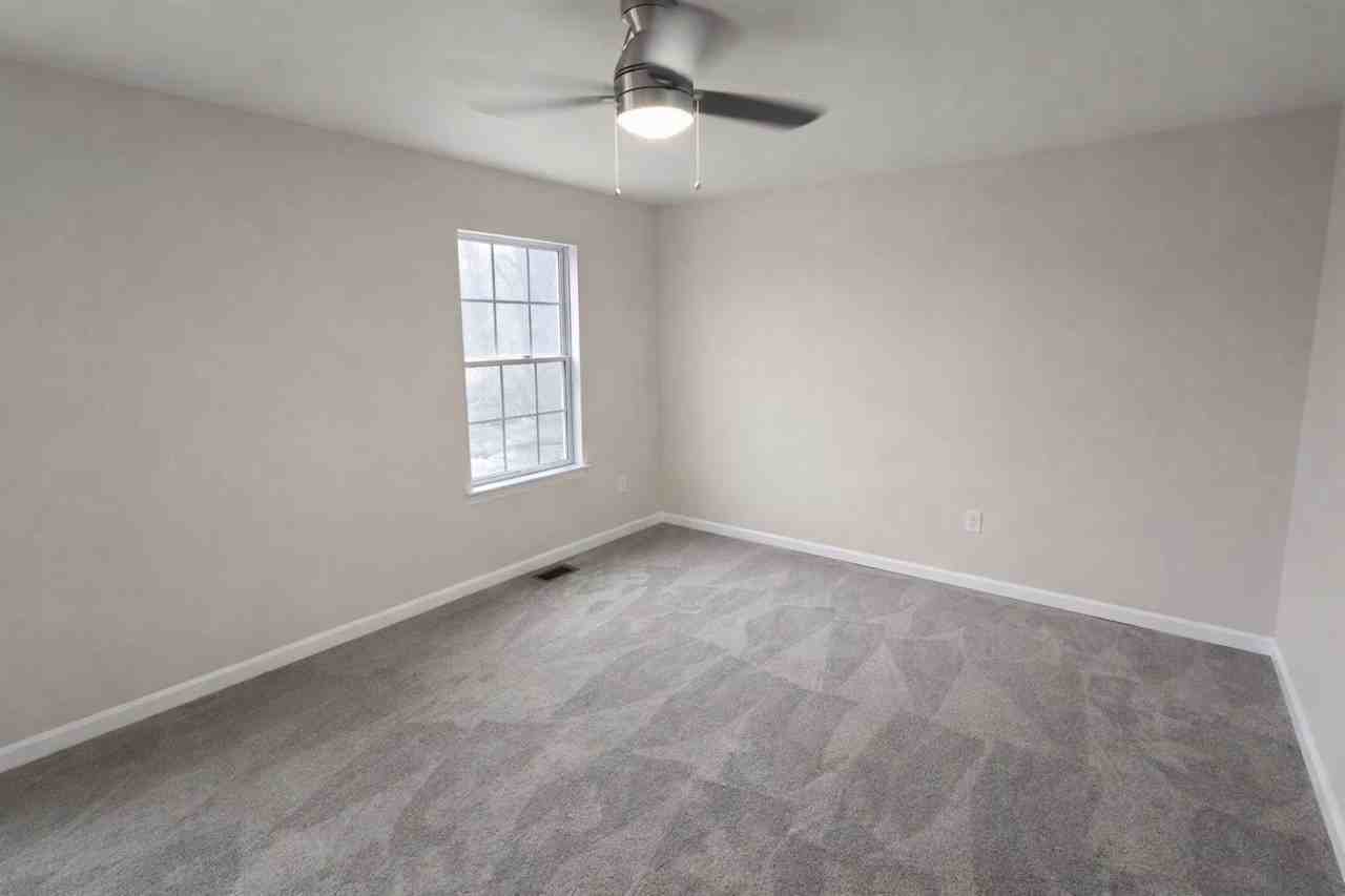 5605 Larson Ct - Photo 7 of 11