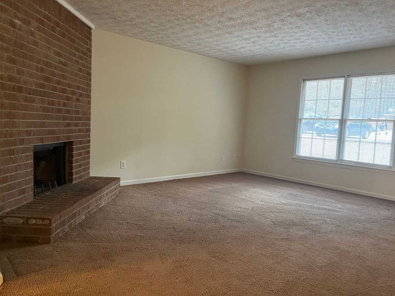 280/290 Chase Drive - Photo 7 of 17