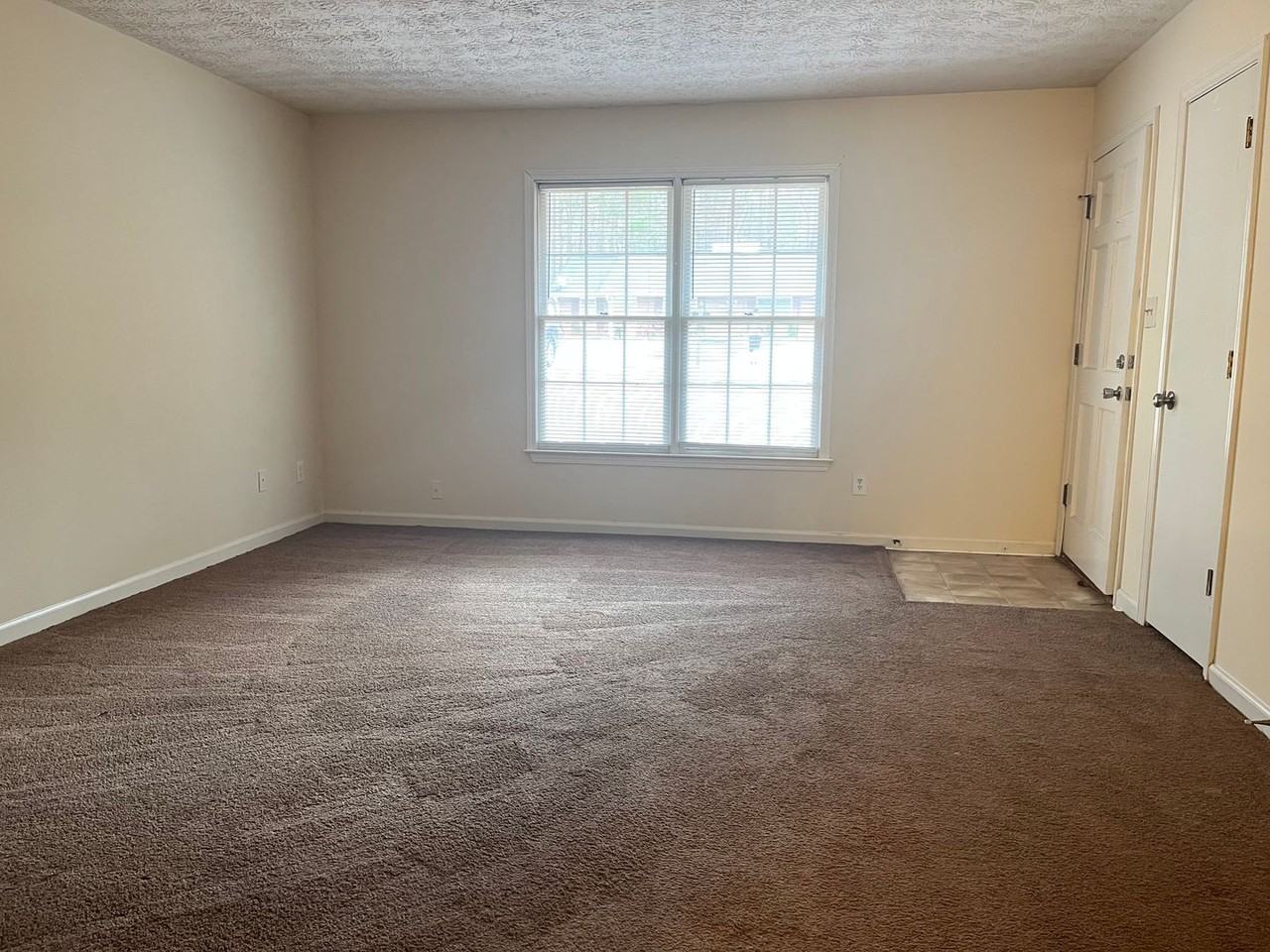 280/290 Chase Drive - Photo 7 of 16