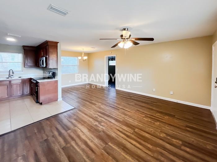 6011 Meadow Ln - Photo 7 of 33