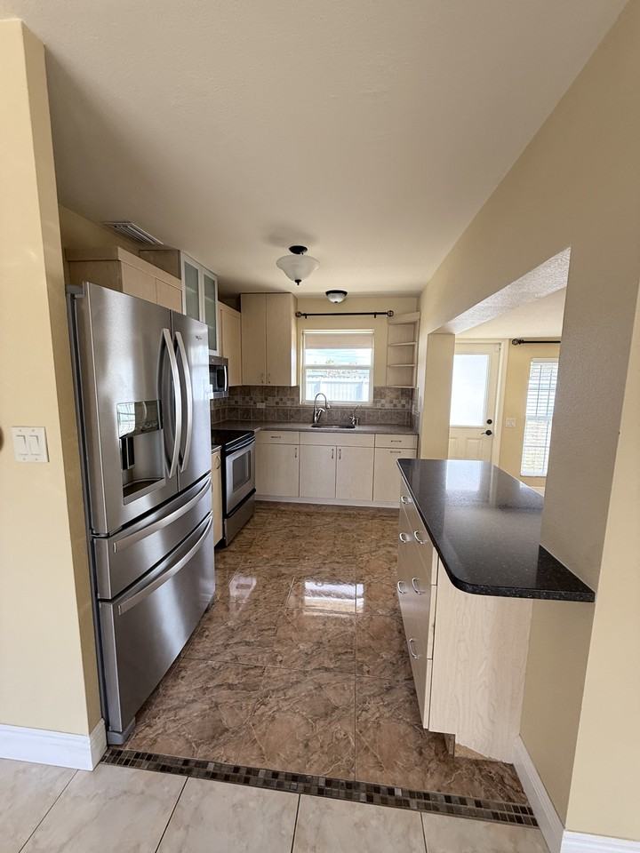 4568 Grobe St - Photo 5 of 12