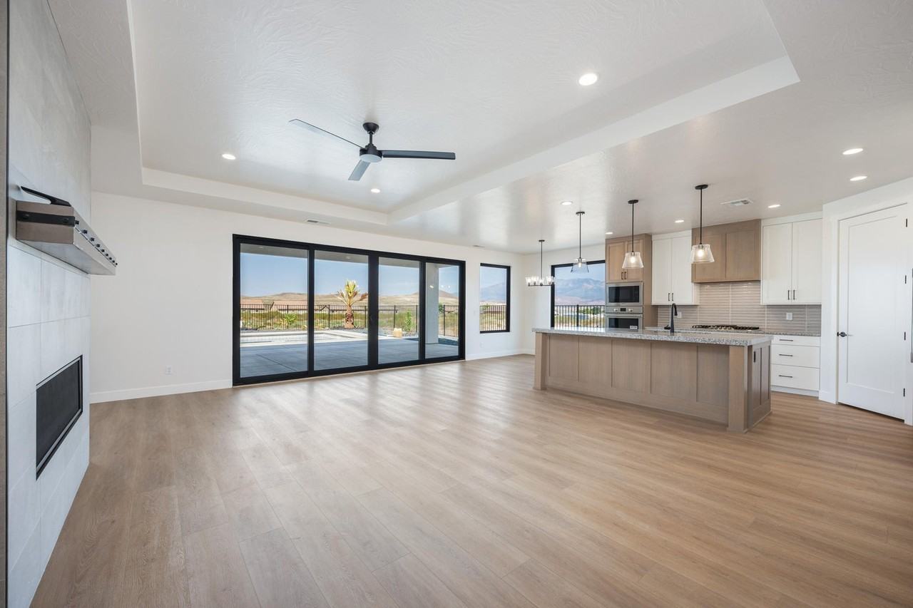 2224 S Angell Heights Dr - Photo 2 of 22