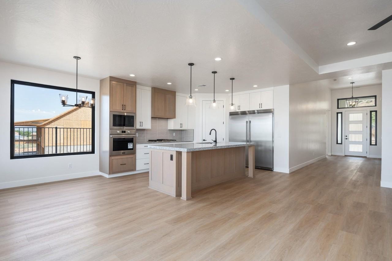 2224 S Angell Heights Dr - Photo 3 of 22