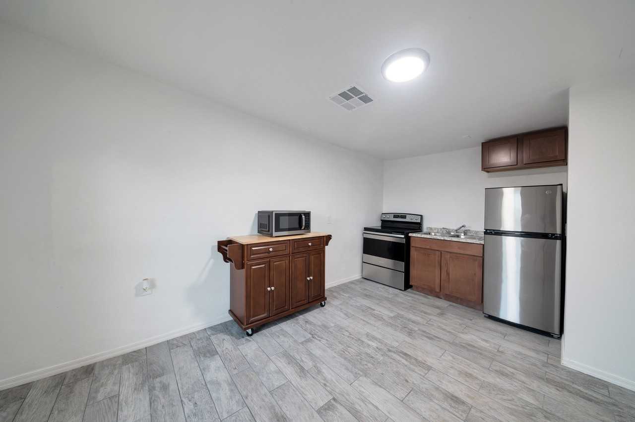 1108 S 33Rd Ave - Photo 3 of 12