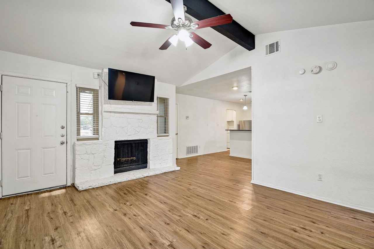 5623 Fountainwood Dr - Photo 3 of 25