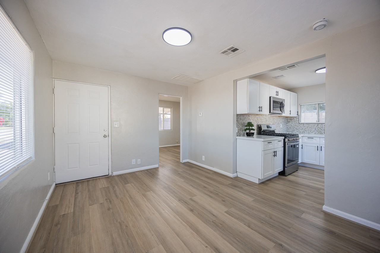 4208 N 17Th St - Photo 4 of 50