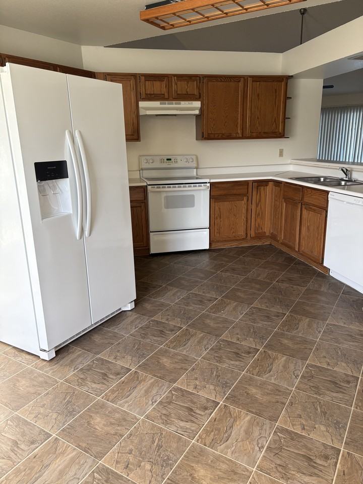 4918 E Princess Dr - Photo 4 of 22