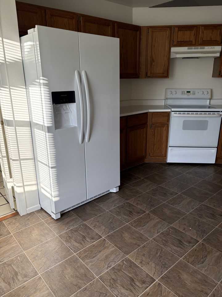 4918 E Princess Dr - Photo 5 of 22