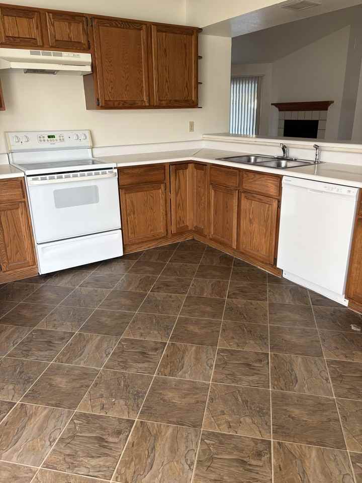 4918 E Princess Dr - Photo 6 of 22