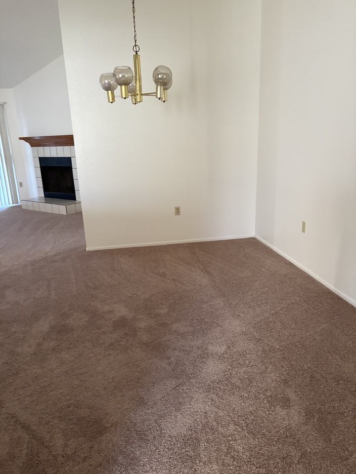 4918 E Princess Dr - Photo 7 of 22