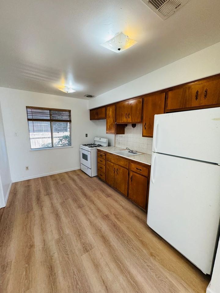 803 Jeffrey Rd - Photo 3 of 6