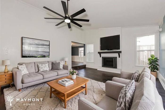 2611 Elk Grove Rd - Photo 5 of 15