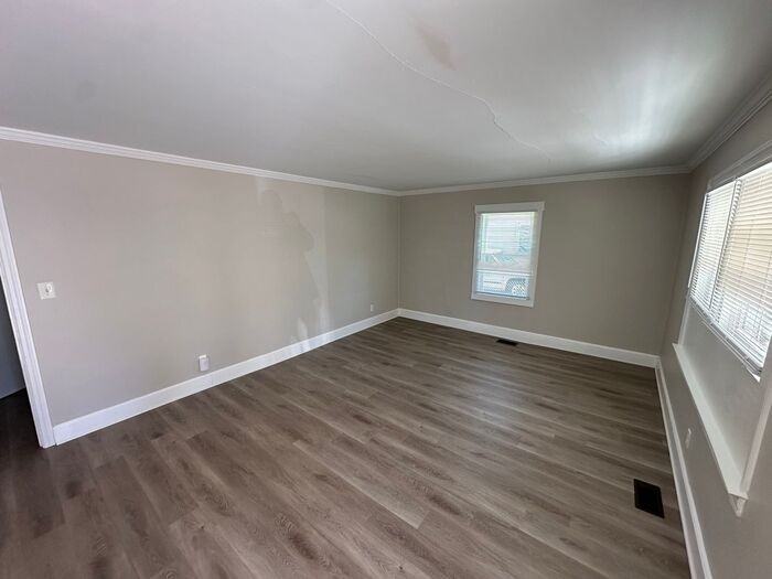 2413 Dallas Ave - Photo 3 of 13