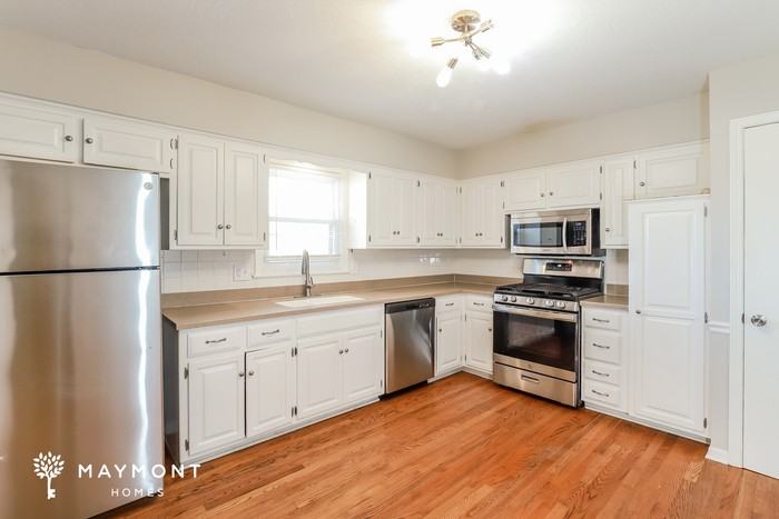 9425 Goddard St - Photo 7 of 16