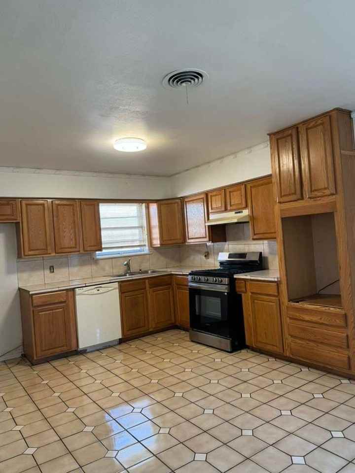 556 Blueberry Blvd - Photo 2 of 9