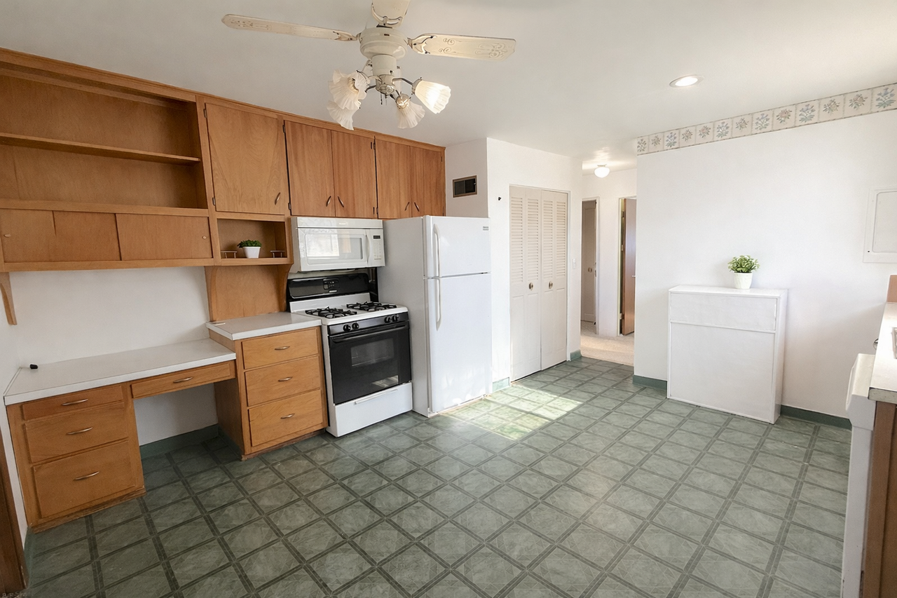 2117 Chester Ave - Photo 7 of 19