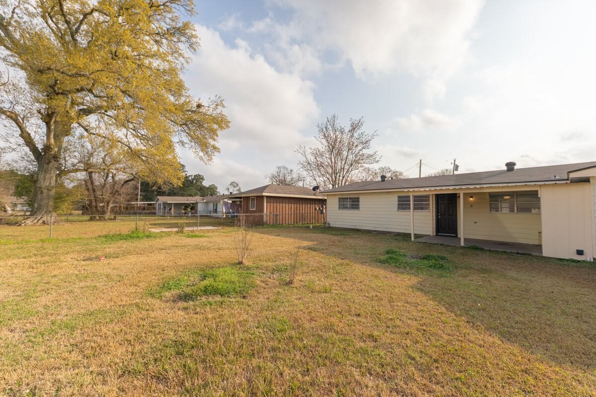 1517 Tennessee St - Photo 2 of 10