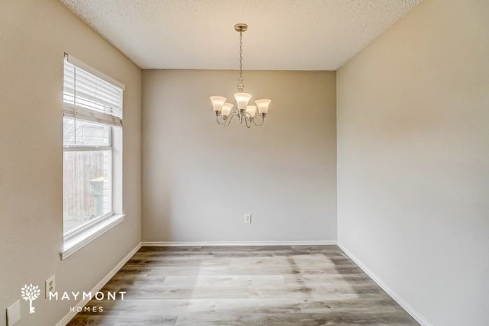 1005 Meadowbend Dr - Photo 7 of 15