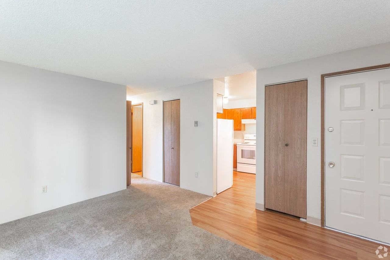 Dearborn Apartments - Photo 4 of 36