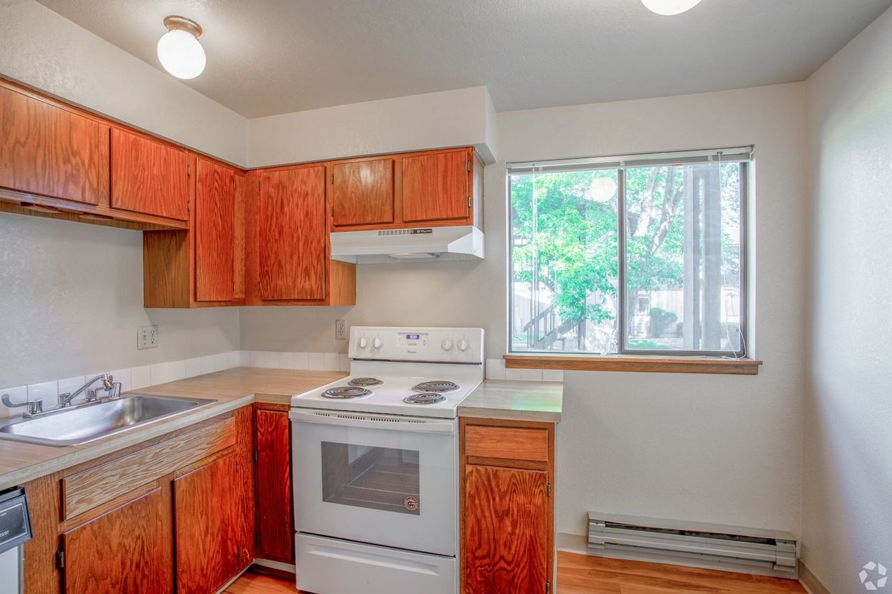 Dearborn Apartments - Photo 5 of 36