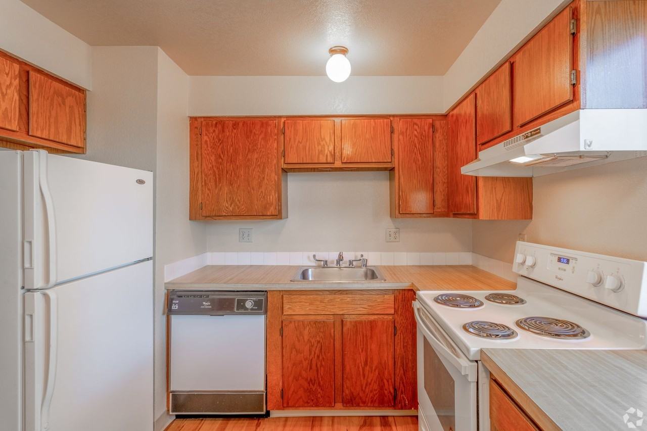 Dearborn Apartments - Photo 6 of 36