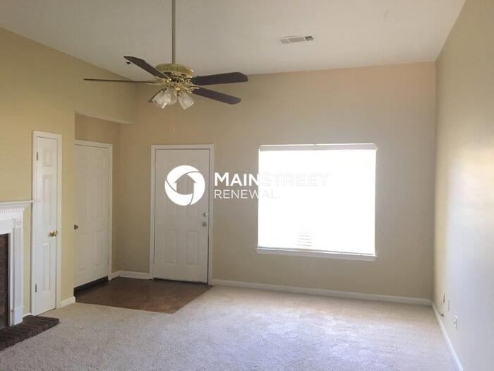 8538 Highland Glen Cir N - Photo 5 of 50