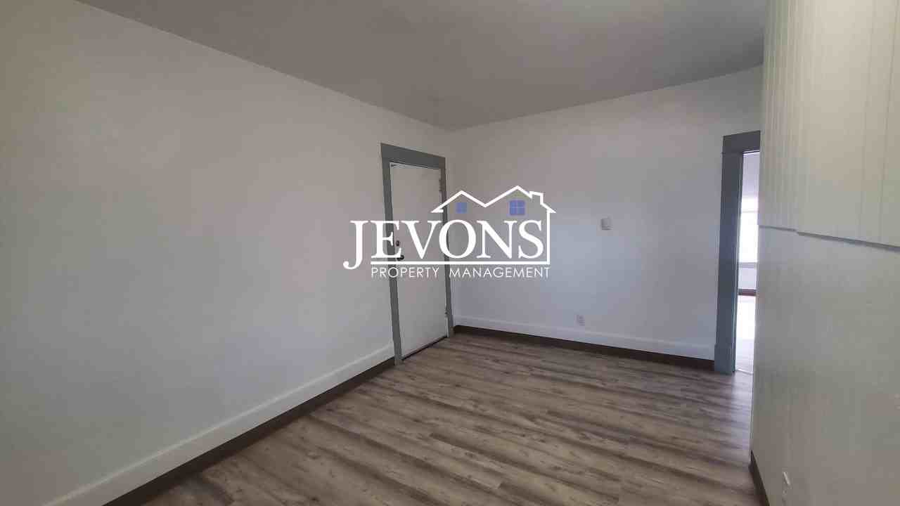 704 N 2nd St Yakima, WA 98901 - Photo 4 of 31