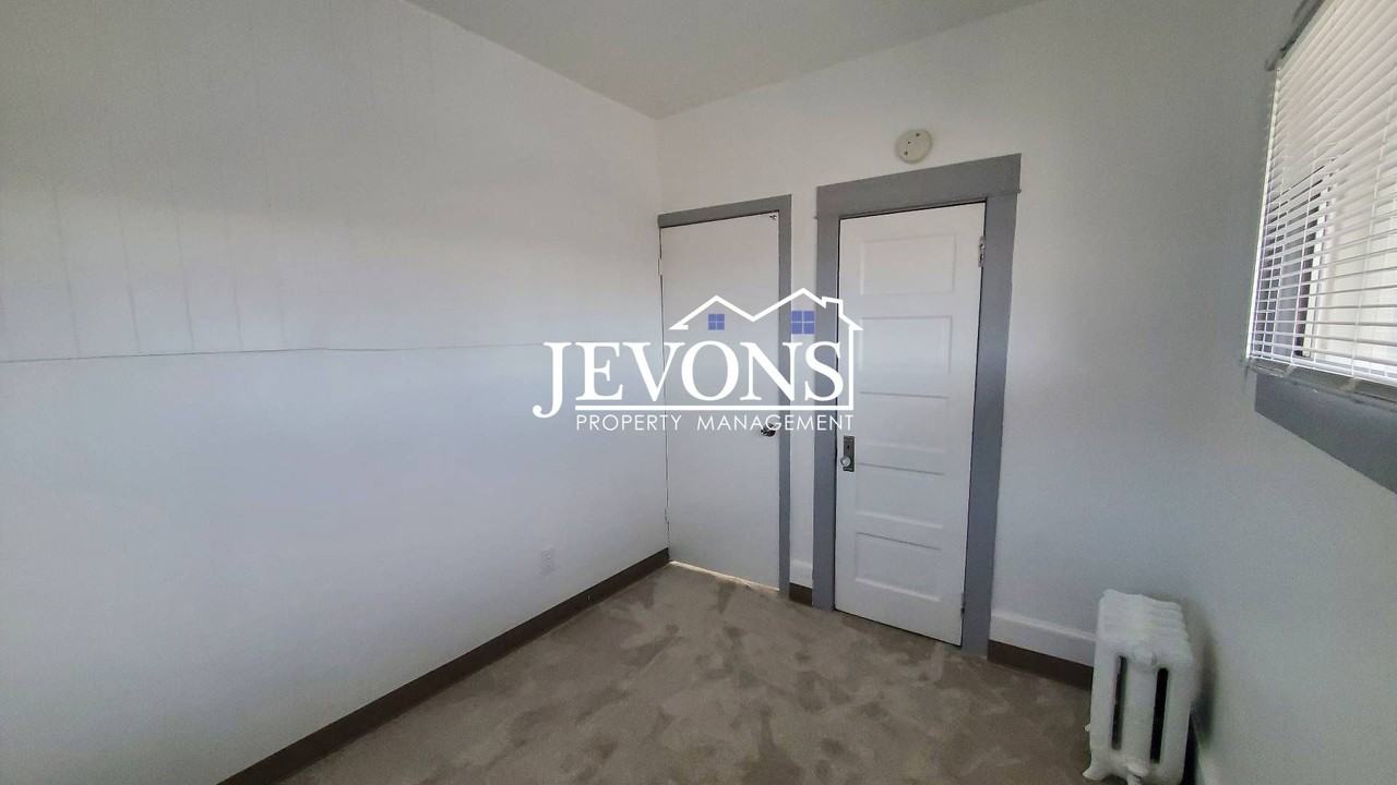 704 N 2nd St Yakima, WA 98901 - Photo 6 of 31