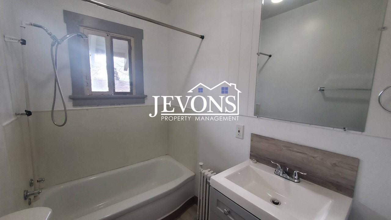 704 N 2nd St Yakima, WA 98901 - Photo 7 of 31