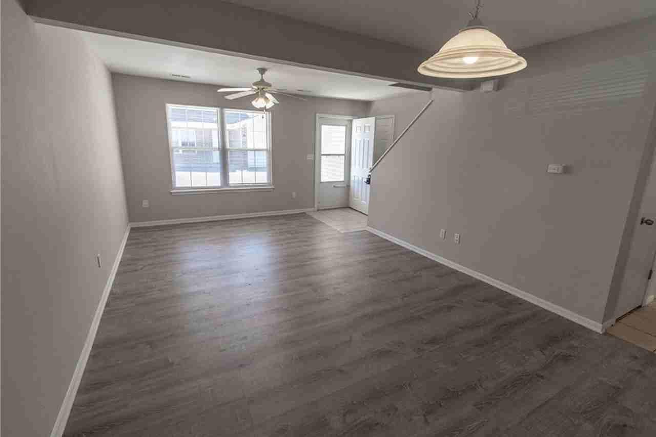 1419 Bodie Dr - Photo 3 of 27