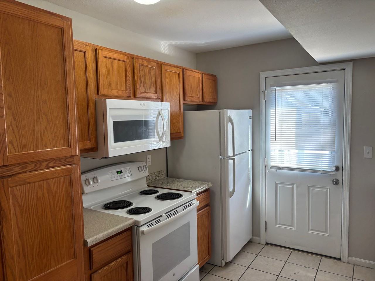 1419 Bodie Dr - Photo 4 of 27