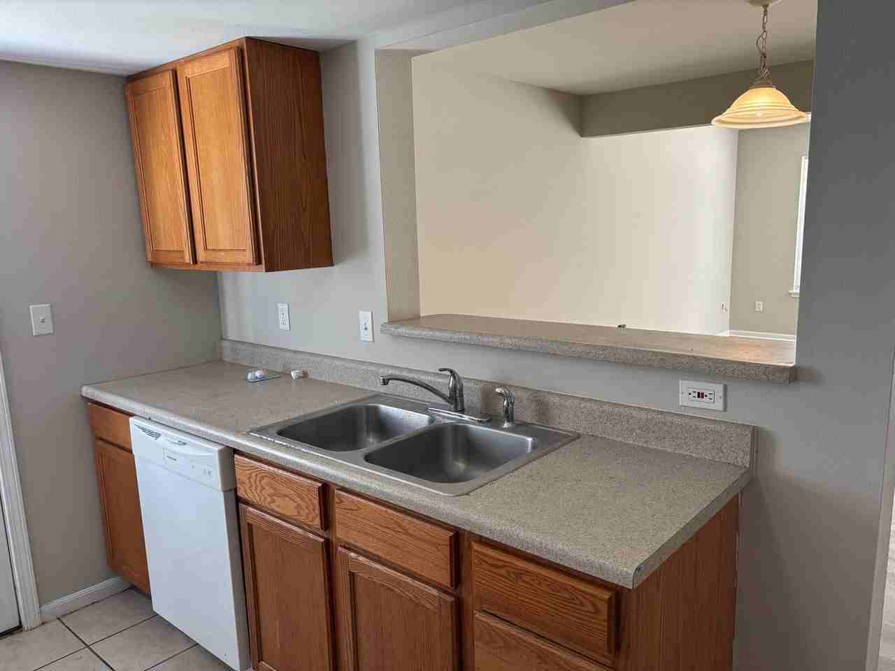 1419 Bodie Dr - Photo 5 of 27