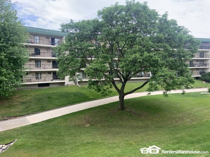 10411 Cedar Lake Rd #312 - Photo 5 of 23