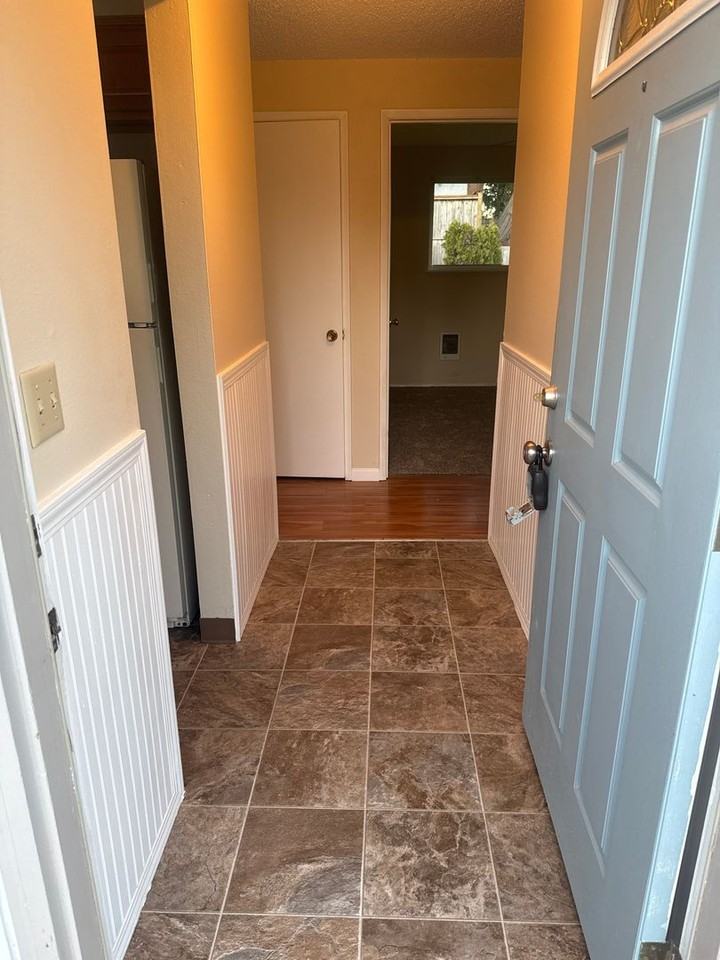 4883 7th Ave Se - Photo 3 of 11