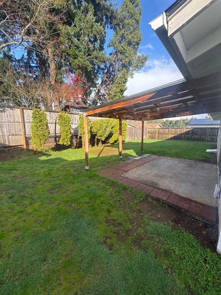 4883 7th Ave Se - Photo 6 of 11