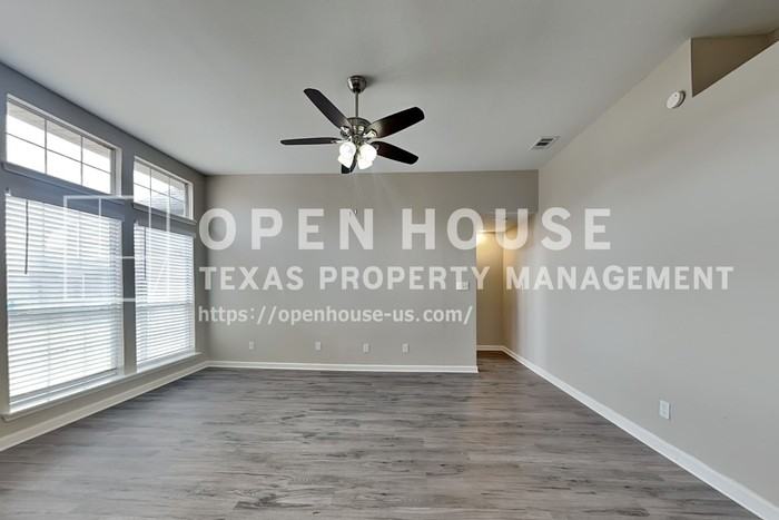 7012 Longo Dr - Photo 4 of 22