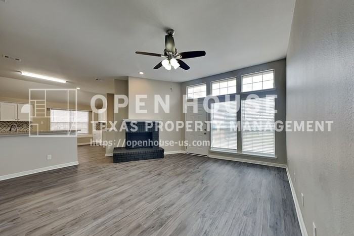 7012 Longo Dr - Photo 5 of 22