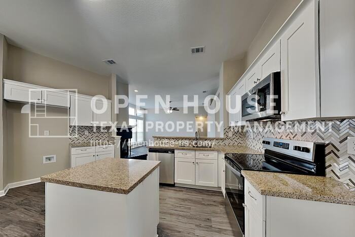 7012 Longo Dr - Photo 6 of 22