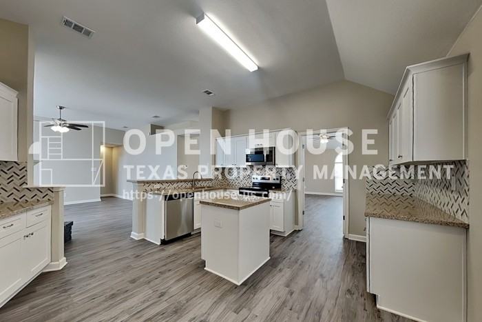 7012 Longo Dr - Photo 7 of 22