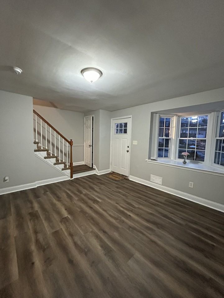 1605 Thetford Rd - Photo 4 of 13