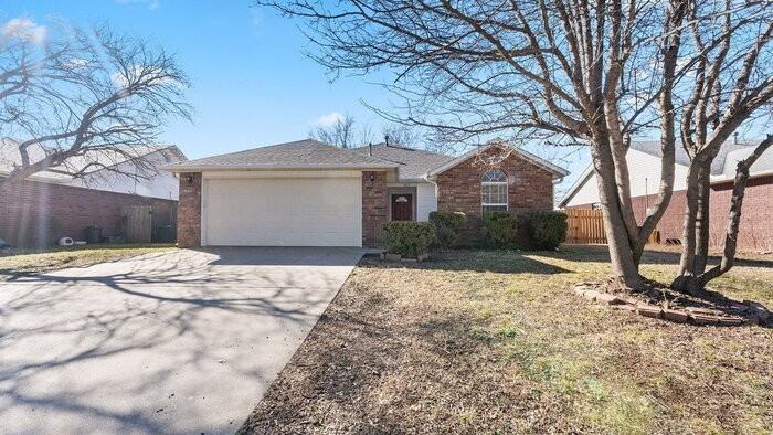 829 S Liberty Dr - Photo 2 of 20