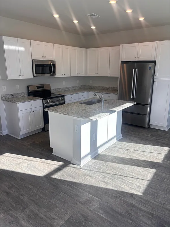 195 Cypress Hollow Dr - Photo 2 of 10